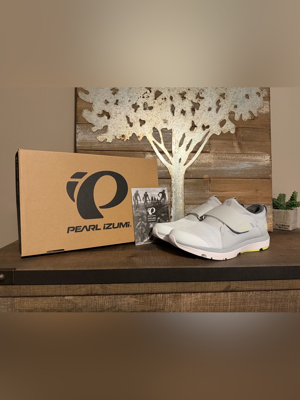 Pearl Izumi Studio Vesta Women's Shoes Size 8 NEW